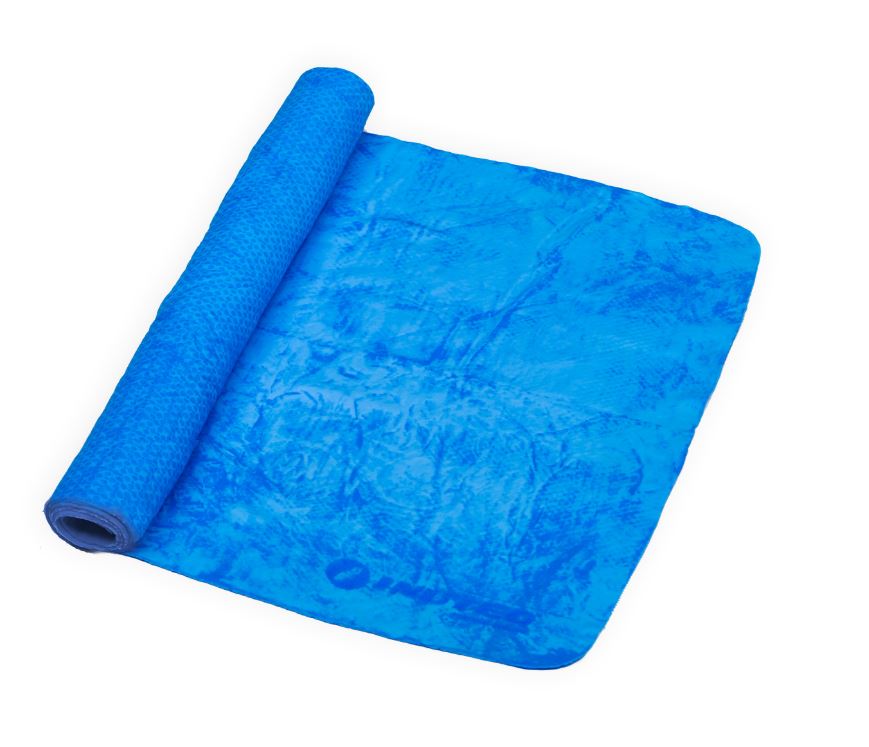 Toalla evaporativa refrescante Inuteq Body Cooling Towel fabricada en PVA de alto gramaje, medida 78x33 cm.