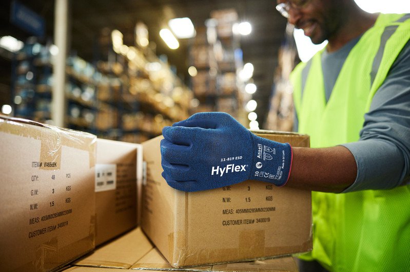 ​​​​Guante Ansell Hyflex 11-819 ESD, recubrimiento ultrafino de espuma de nitrilo Fortix, válido para pantallas táctiles, electrónica y entornos ATEX.